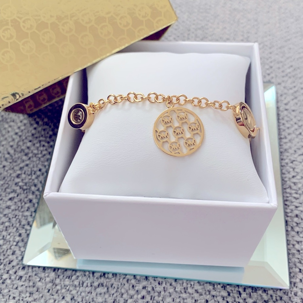 COPY - Michael Kors- New Gold tone charm bracelet - Picture 4 of 9